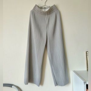 Pleated Cropped Pants